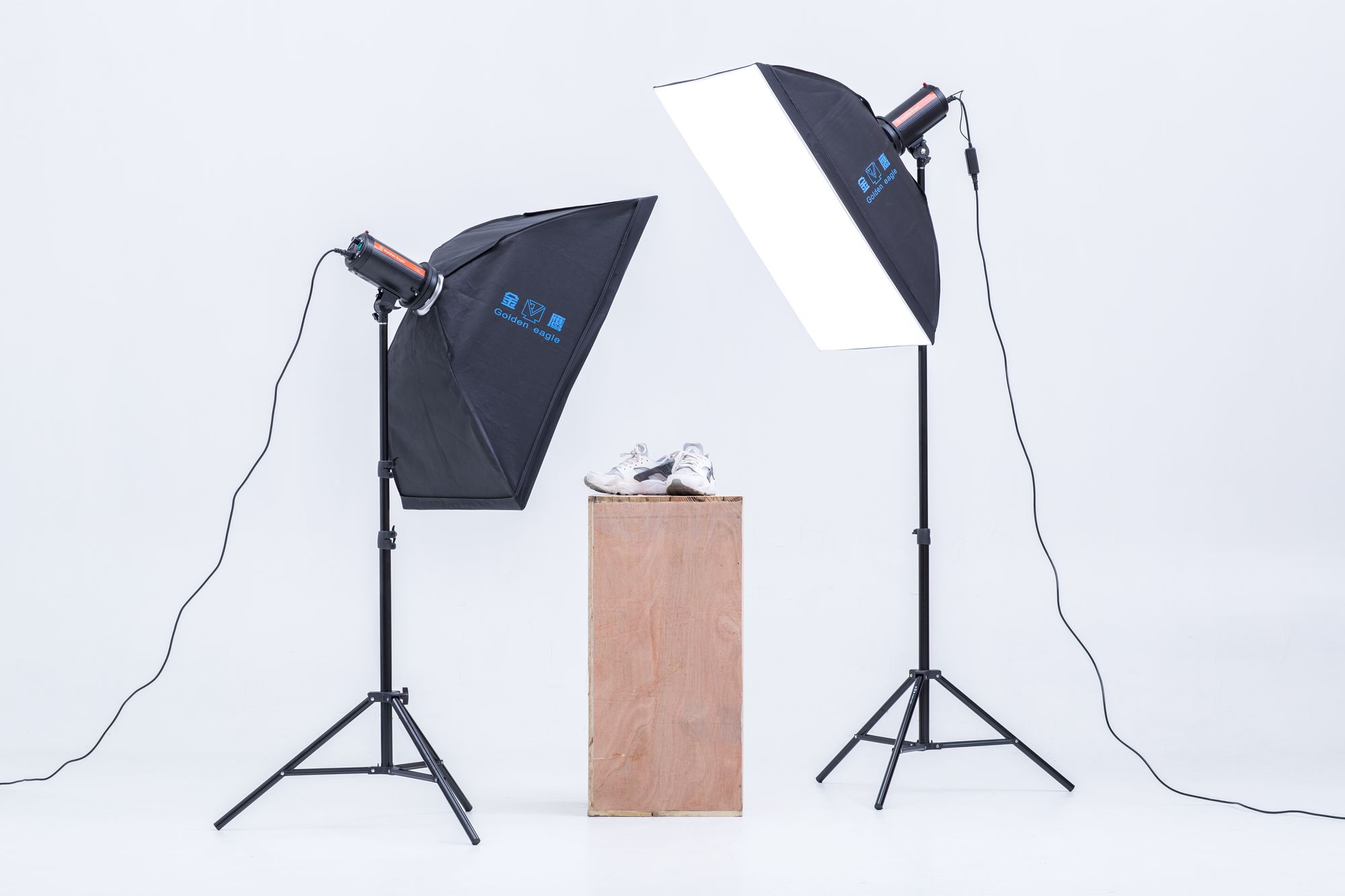 Two FX heads with softboxes lighting a product set
